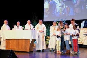 2015-05-14-congres-cmr-pendant-eucharistie-167882_2